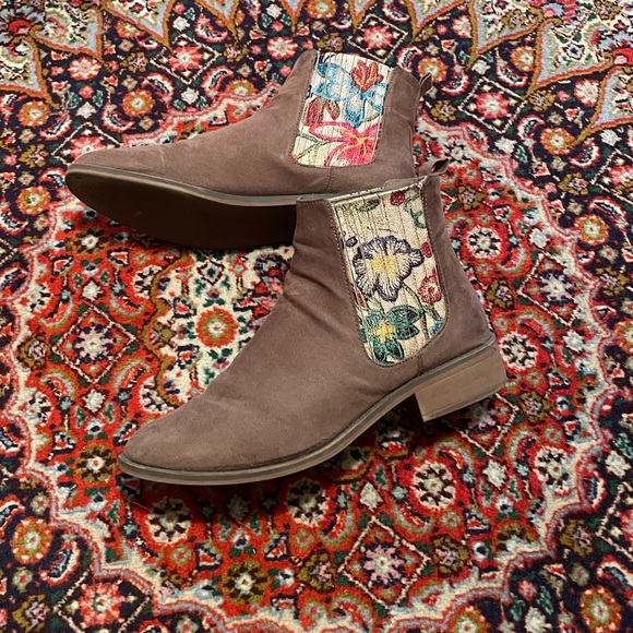 George floral Chelsea boots in brown and multicolour - Picture 2 of 7